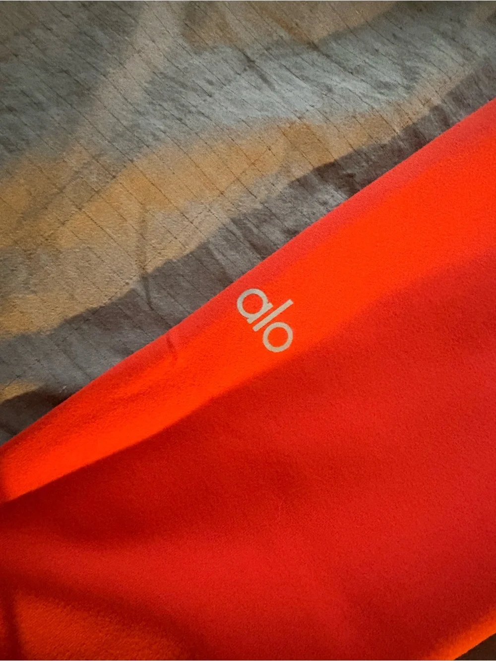 ALO Yoga Red Airbrush Leggings with White Piping size Medium BRAND NEW WITH TAGS